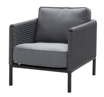 Grauer Encore Loungesessel mit AirTouch Kissen von Cane-Line, modernes Design für Garten und Terrasse.